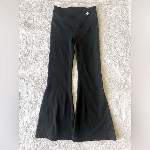 FABLETICS PURELUXE HIGH WAISTED CROSSOVER FLARE BLACK 28” PANTS SIZE SMALL EUC - Picture 7 of 8